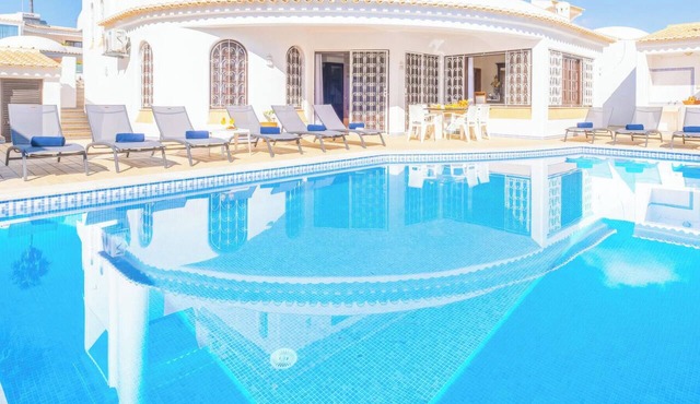 Charming Villa with Heatable Pool and BBQ in Albufeira