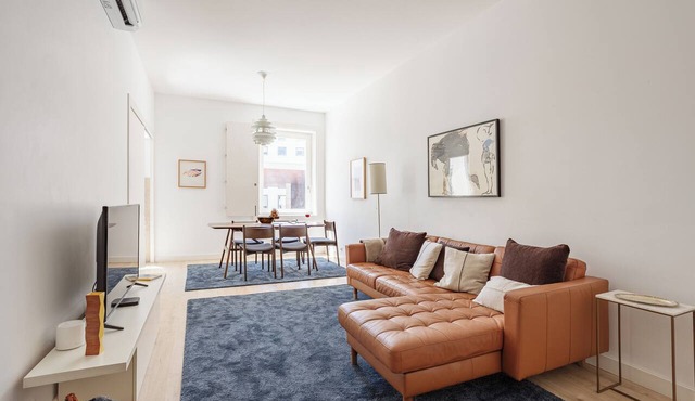 Chiado | Comfy & Prime Location with Parking Space | Family-Friendly