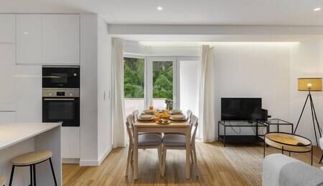 Chic & Stylish Retreat in Estoril Finest Location