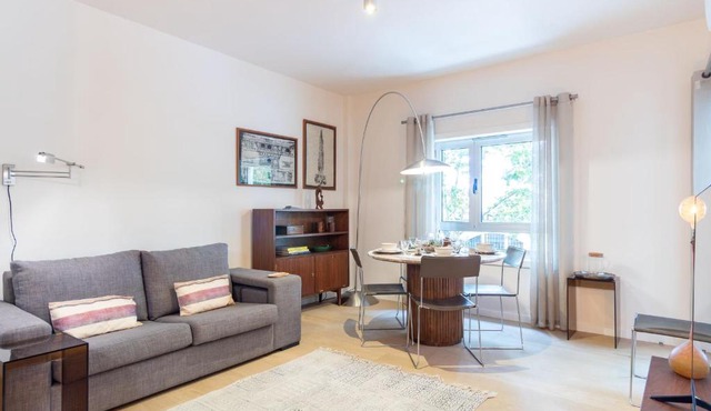 Coastal 2BR Near Metro with AC by LovelyStay