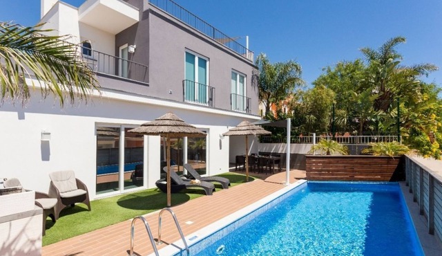 CoolHouses Algarve Burgau 5 Bed w/ pool near the beach. Central. Casa Marisa