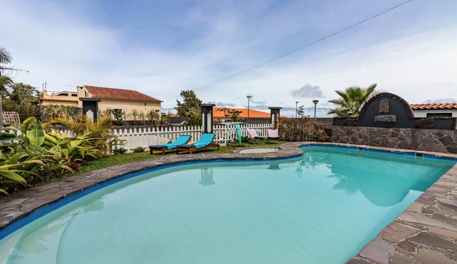 Cork House - Fernandes Cottage Apartment with Sea View, Wi-Fi & Air Conditioning in Ponta Delgada