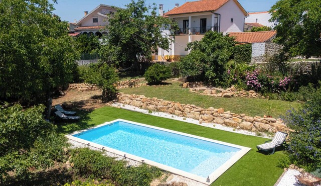 Country House with a Pool Near Coimbra in Cernache