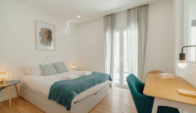 COURTYARD OPORTO DESIGN APARTMENT H by Interhome