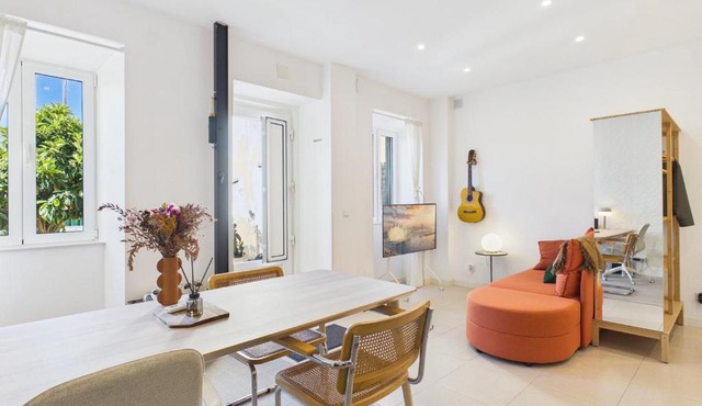 Cozy 1BR w/AC & Shared Garden – Almada | By Airnest