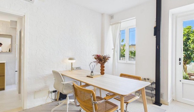 Cozy 1BR w/AC & Shared Garden – Almada | By Airnest in Almada