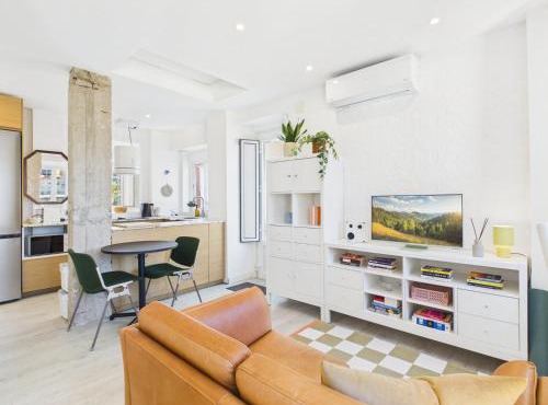 Cozy 1BR w/AC, Terrace & Shared Garden – Almada | By Airnest