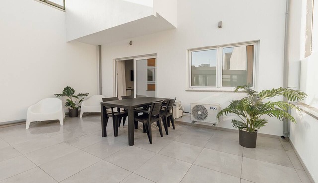 Cozy Bonfim 1 with Terrace by Hosty