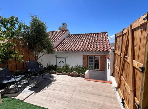 Cozy home & garden for people & dogs