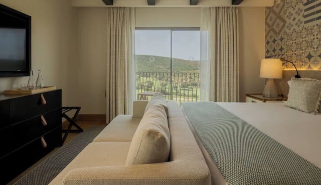 Cozy & Refined Suite at Viceroy Ombria Algarve | Close to Salir Castle Ruins