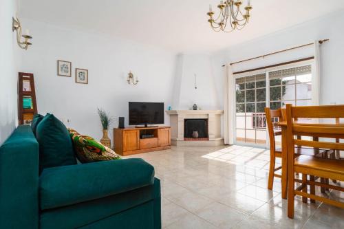 cozy sunny peaceful flat with swimming pool in Vila do Bispo