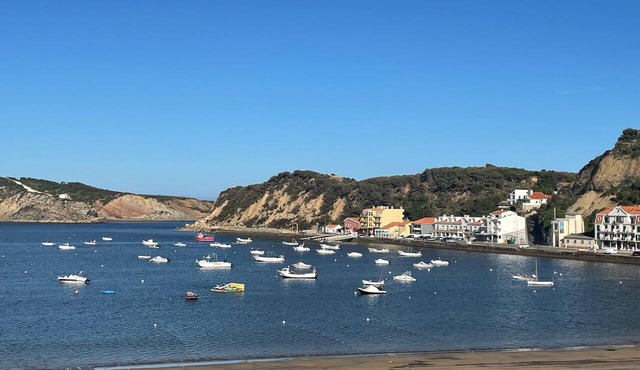 Duplex Apartment with Panoramic Views of the Beach at São Martinho do Porto in São Martinho do Porto