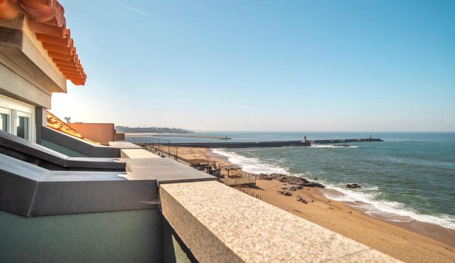 EDiTiON 147 - Luxury Seafront Apartments