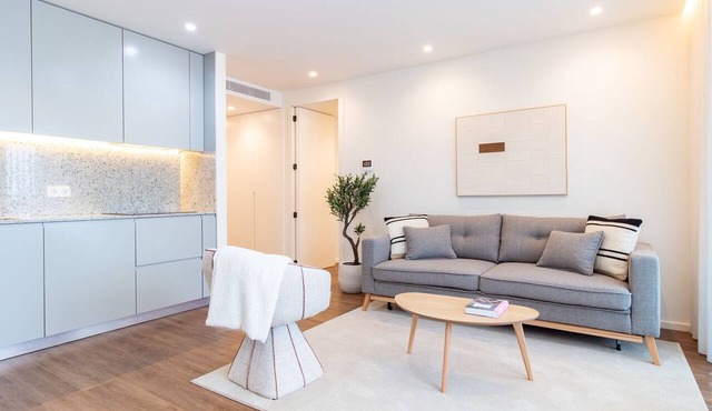 Elegant 1BR Retreat near Metro by LovelyStay in Vila Nova de Gaia