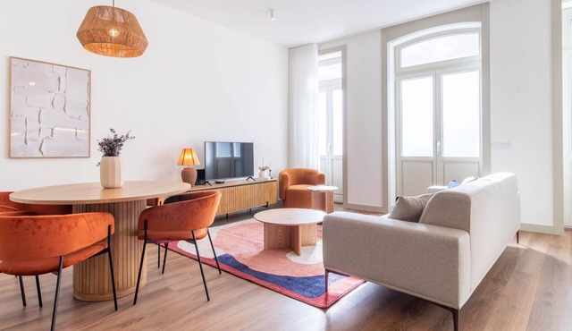 Elegant 2BR w/Patio by LovelyStay in Porto