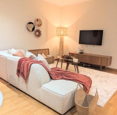 Elegant Metro Apartment Free Parking