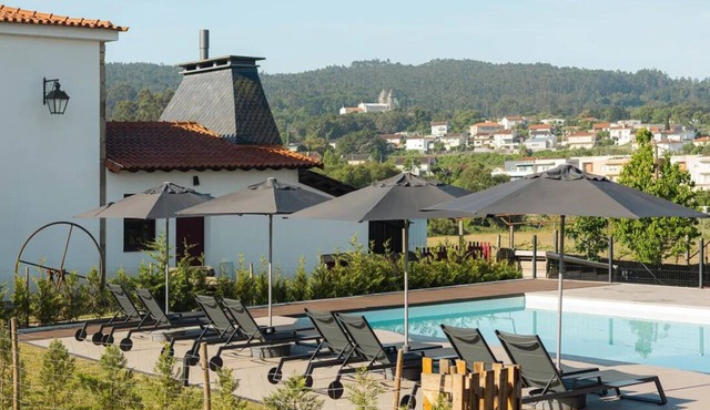 Elegant Room with Garden View and Shared Pool | Explore Braga's Historic Center in Braga