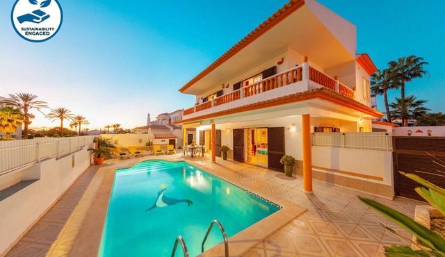 Elegant villa with pool in Galé in Albufeira