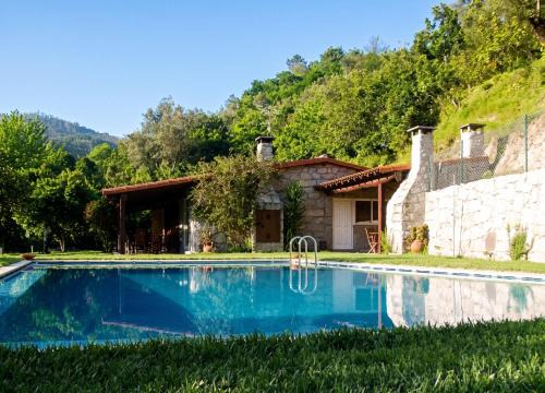 Elegant Villa with Panoramic Views in Caniçada