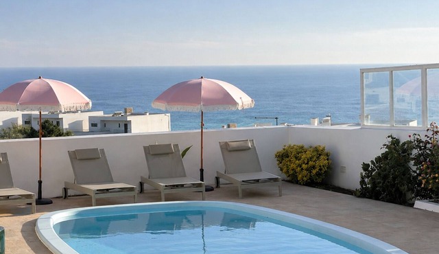 Ericeira Oasis: Pool&Garden Panoramic Ocean Views in Ericeira