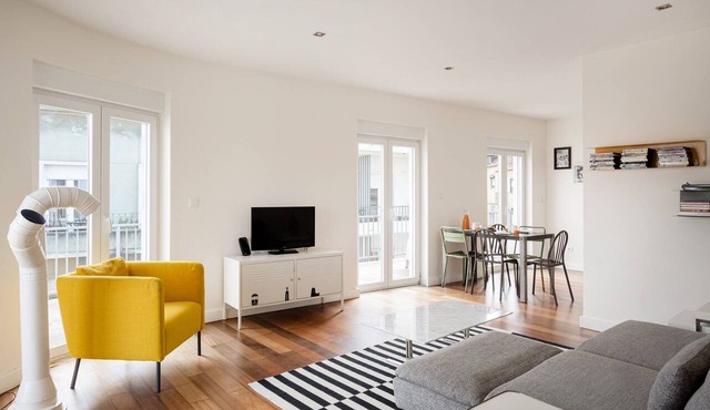Estrela Skyline Retreat with Terrace in Lisbon