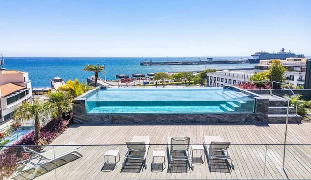 Exclusive Terrace and Grill at Savoy Insular in Funchal