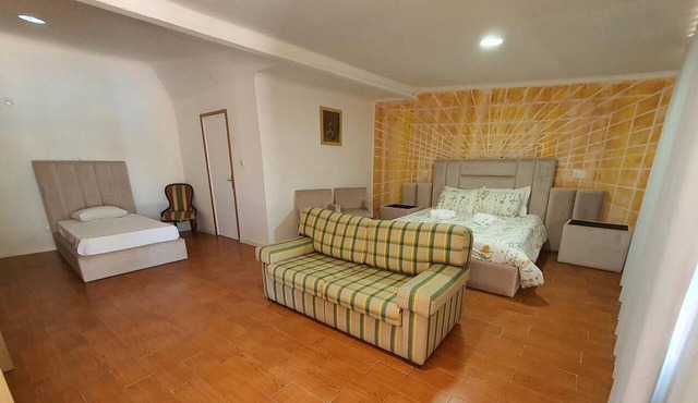 Family Double Room with Private Bathroom in Gojim - Wifi and Ac