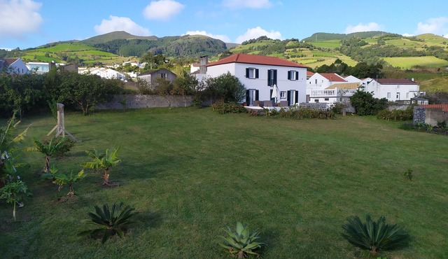 Family friendly house situated next to the beaches in the center of the island in Água de Alto