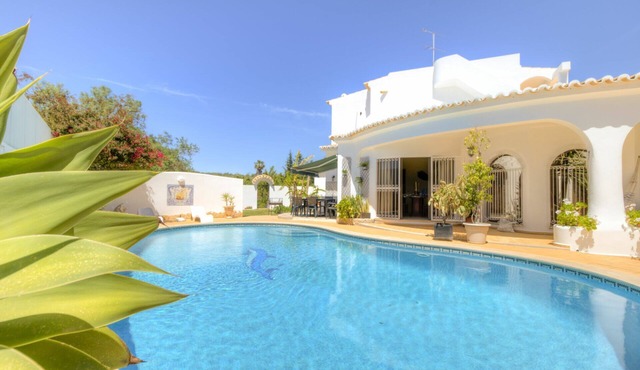 Family villa with 5 bedrooms and private pool