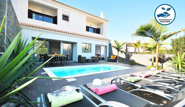 Family villa with BBQ and heatable pool in Albufeira