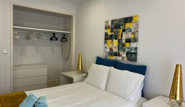 Fantastic 1 Bedroom Apartment at Roma Avenue - 1B