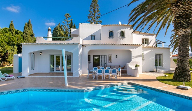 Fantastic pool villa, 3 minutes to the beach, air conditioning, WiFi, safe in Carvoeiro