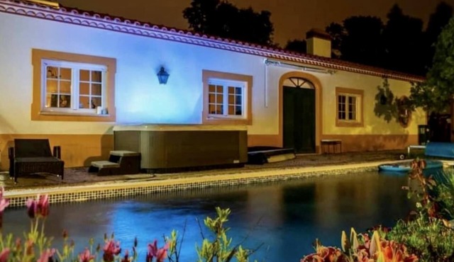 Farmhouse Sleeps 8 With Pool & Horses