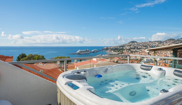 FLH Funchal Sissi Lanço with View