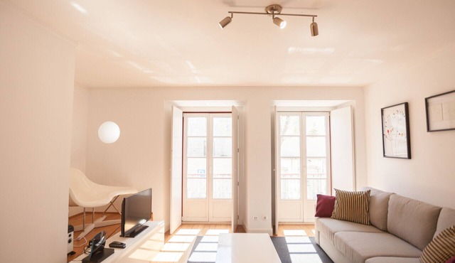 FLH S. Bento Sunny Flat with Terrace in Lisbon