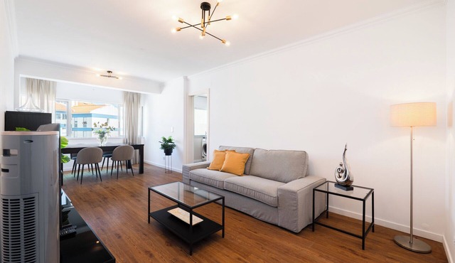 Great apartment—5 minutes to the beach! in Carcavelos
