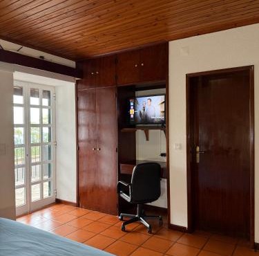 Habitación con estacionamiento y baño privado