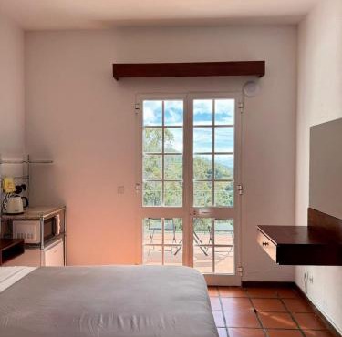 Habitación con terraza privada y vista a Funchal