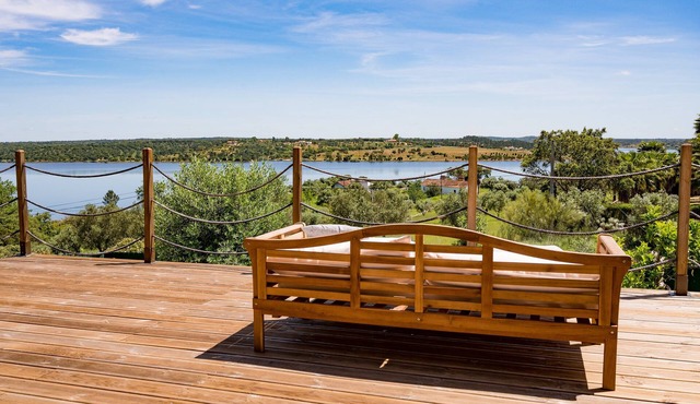 Hills with fabulous views; Dam with a swimming pool in Montargil