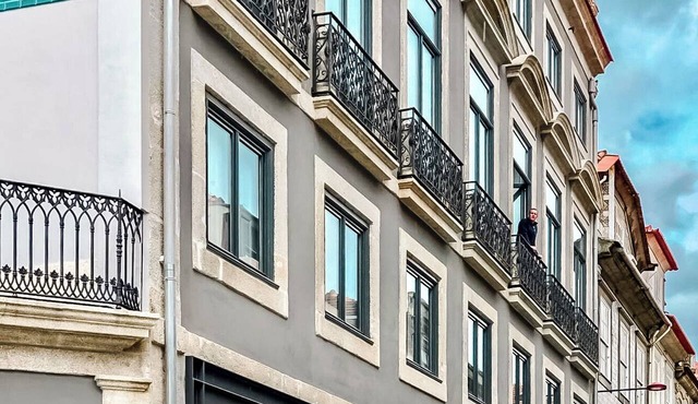 Historic 18th-Century Porto Palace with 4 Boutique Apartments in Porto