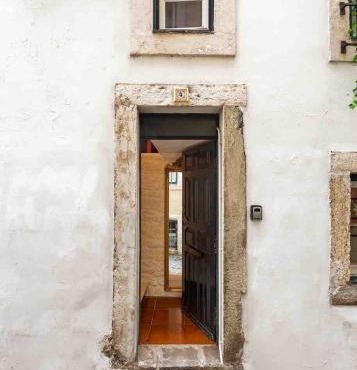 Historic Alfama Cave Studio - Medieval Quarter Experience