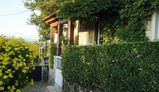 Holiday Home 'Cantinho Da Avó' with Mountain View, Private Terrace and Wi-Fi