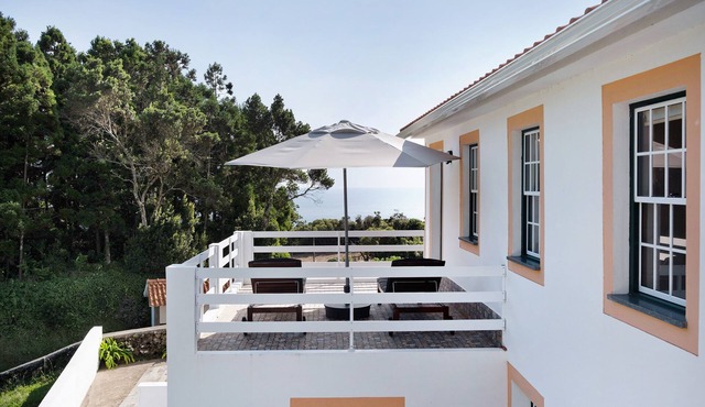Holiday Home 'Casa Da Figueirinha' with Sea View, Private Garden and Wi-Fi