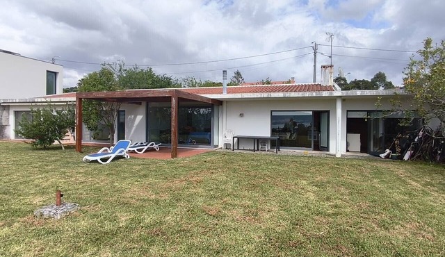 Holiday Home 'Do Rio' with Sea View, Private Garden and Wi-Fi in Seixas