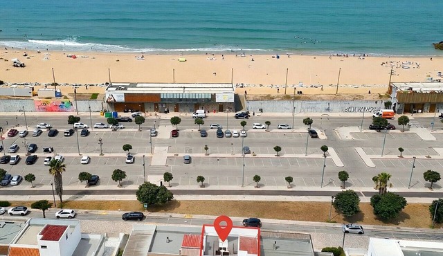 Holiday Home 'Atlantic Garden Caparica' with Sea View, Private Terrace and Wi-Fi in Costa da Caparica