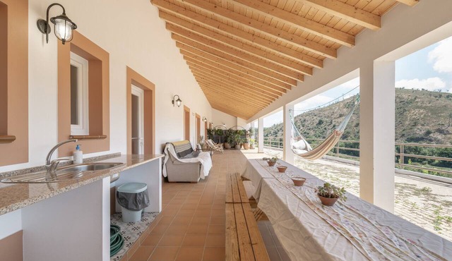 Holiday Home 'Ter Portela A Casa Do Mestre' with Mountain View, Shared Terrace and Wi-Fi