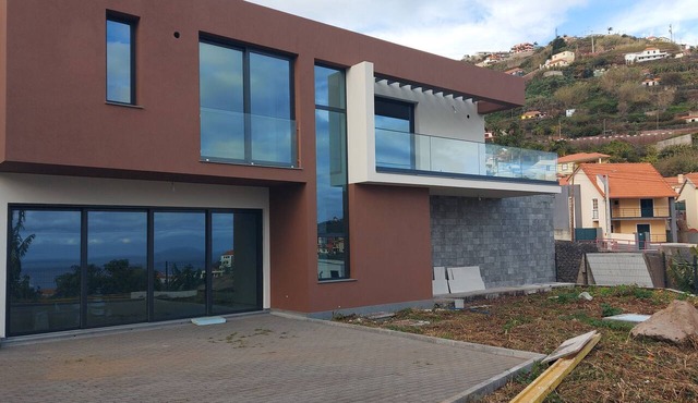 Holiday Home 'Refugio Do Encanto' with Sea View, Private Terrace and Wi-Fi in Ribeira Brava