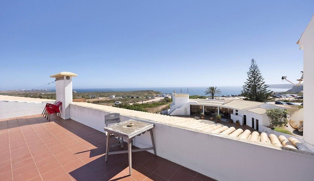 Holiday Home 'Surf Spot' with Mountain View, Shared Terrace and Balcony in Sagres