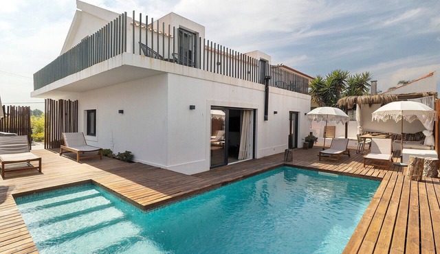 Holiday Home with Private Pool, Wi-Fi, and Air Conditioning in Comporta