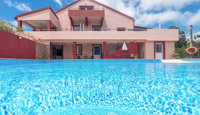 Homerez - Apartment in Prazeres in Prazeres
